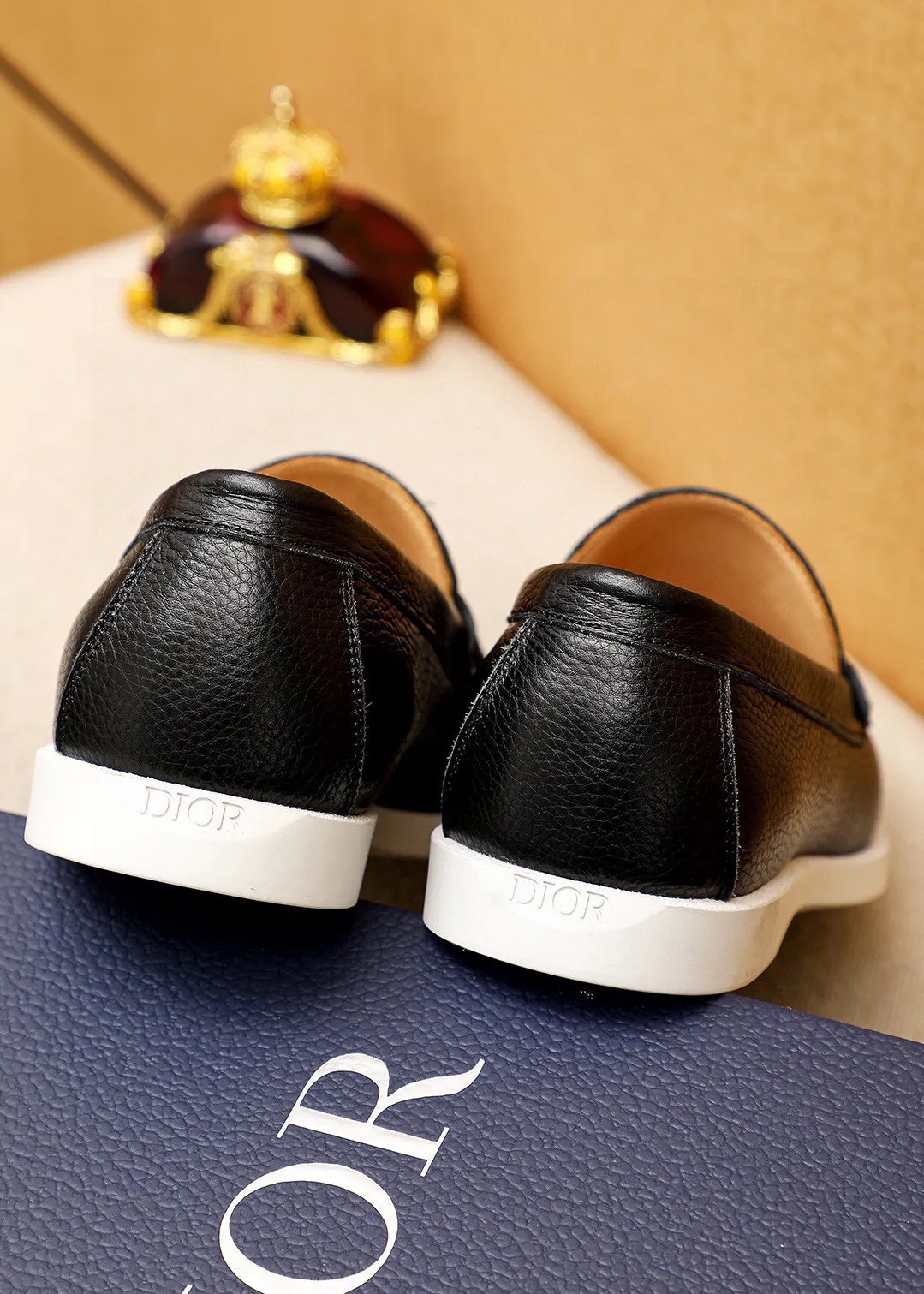 Men's shoes 💰460 💐 Product trademark: Dior "Dior" casual leather shoes Regular size: 38-44 (45.46.47🉑️customized) Product materials: Selected first-layer lychee calfskin upper imported from Italy, imported water-dyed 🐂 cowhide lining. Strong three-dimensional visual effect, rubber outsole Color: 3⃣️colors available